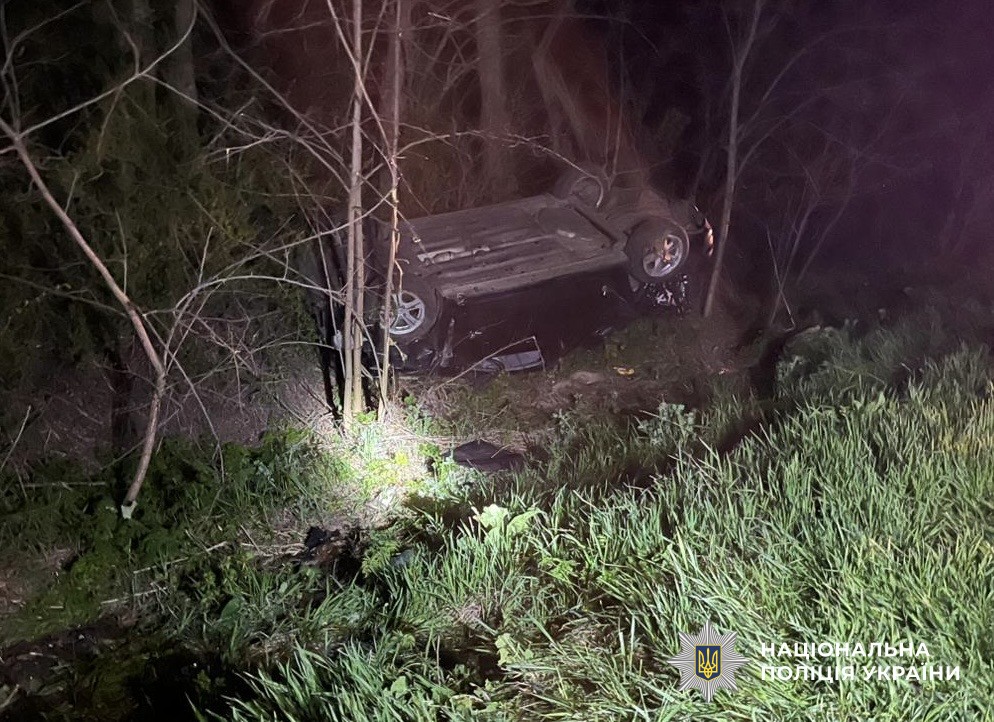 Пошкоджений автомобіль на місці ДТП