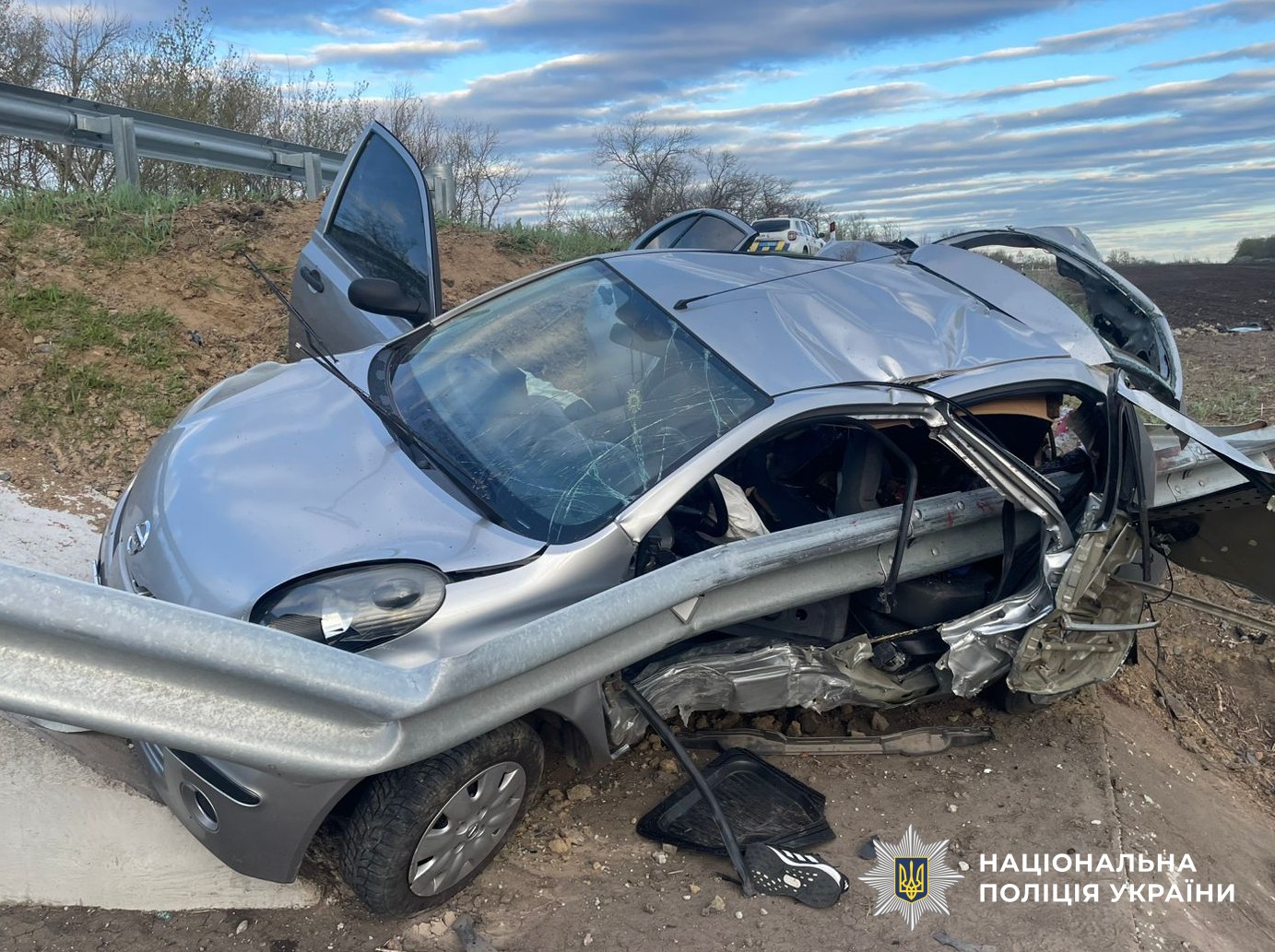 Пошкоджений автомобіль на місці ДТП