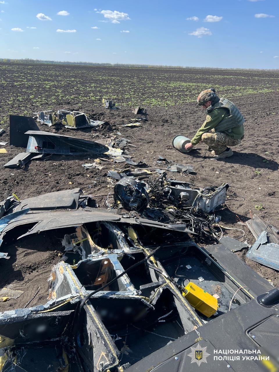 Вибухотехнік працює