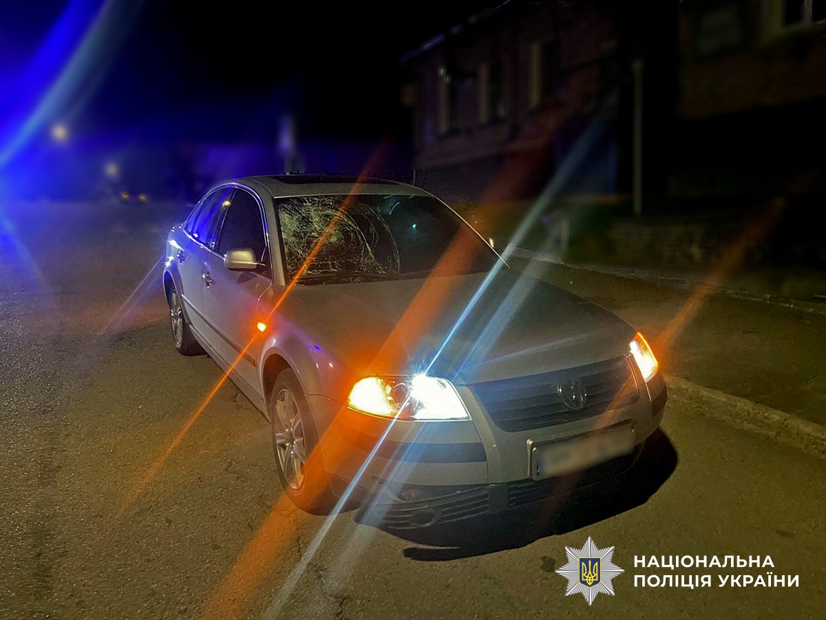 Автомобіль зі слідами пошкоджень