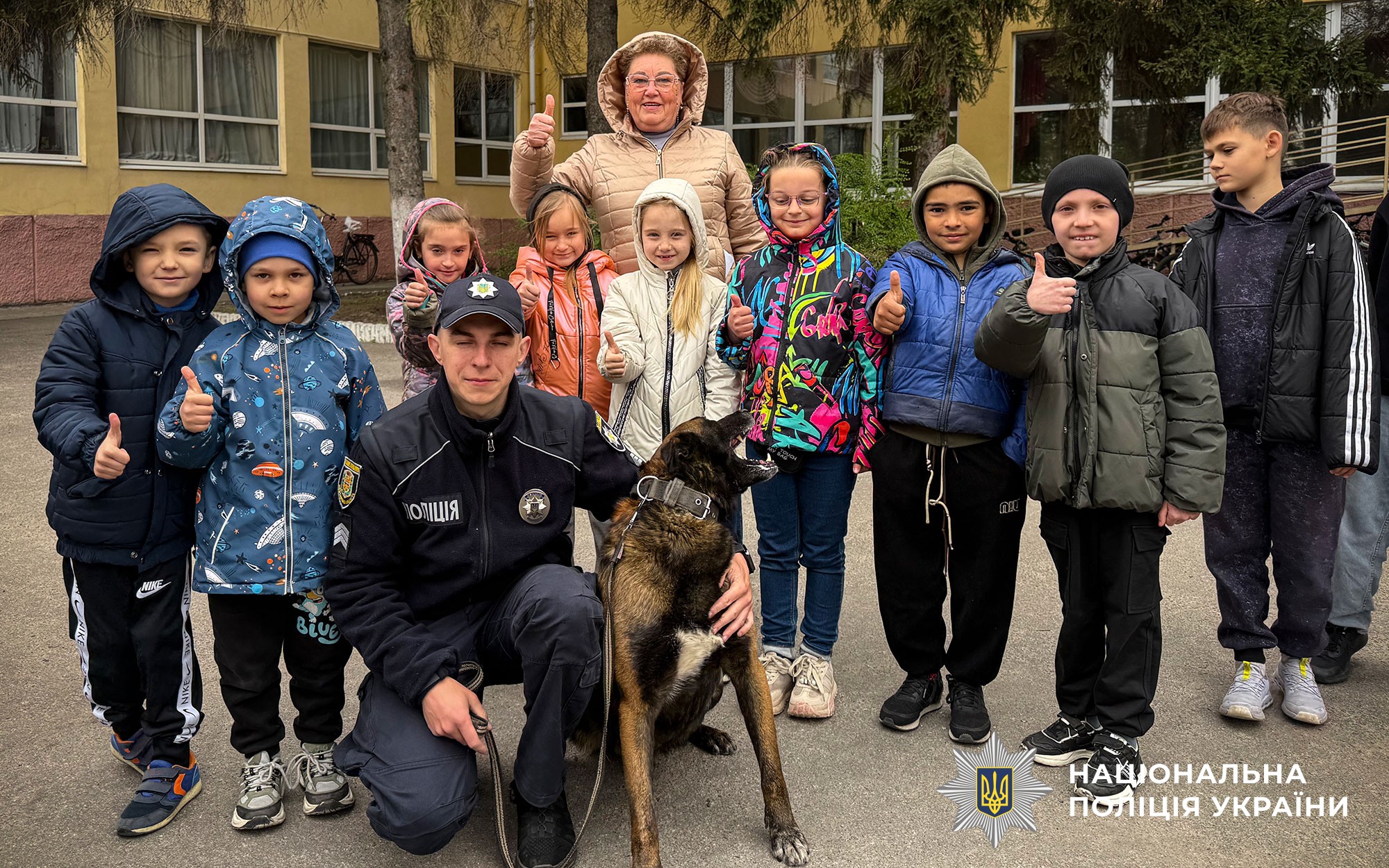 У Кременчуці поліцейські знайомили школярів з професією та навчали правил безпечної поведінки в умовах воєнного стану