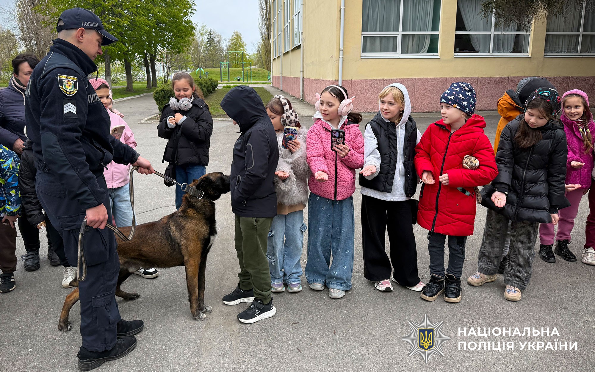 У Кременчуці поліцейські знайомили школярів з професією та навчали правил безпечної поведінки в умовах воєнного стану