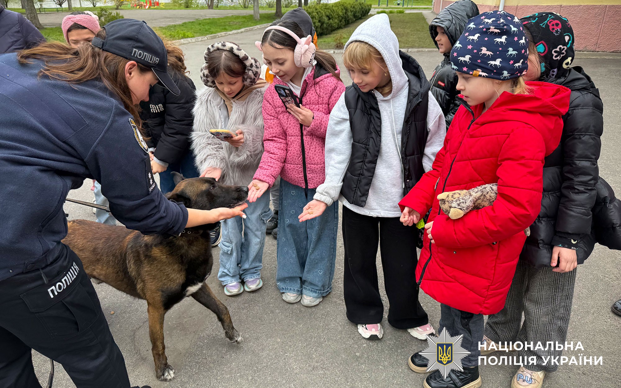 У Кременчуці поліцейські знайомили школярів з професією та навчали правил безпечної поведінки в умовах воєнного стану