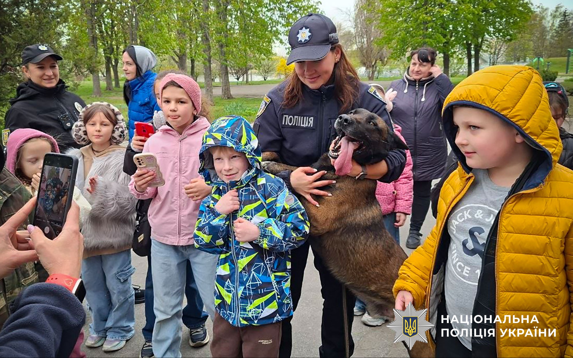У Кременчуці поліцейські знайомили школярів з професією та навчали правил безпечної поведінки в умовах воєнного стану