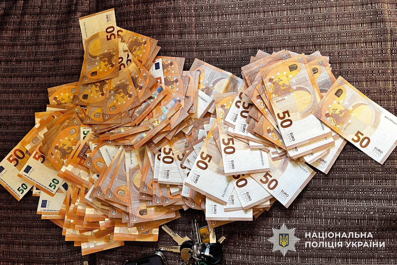 Виявлена у членів наркоугруповання готфіка в іноземній валюті — велика кількість купюр по 50 євро