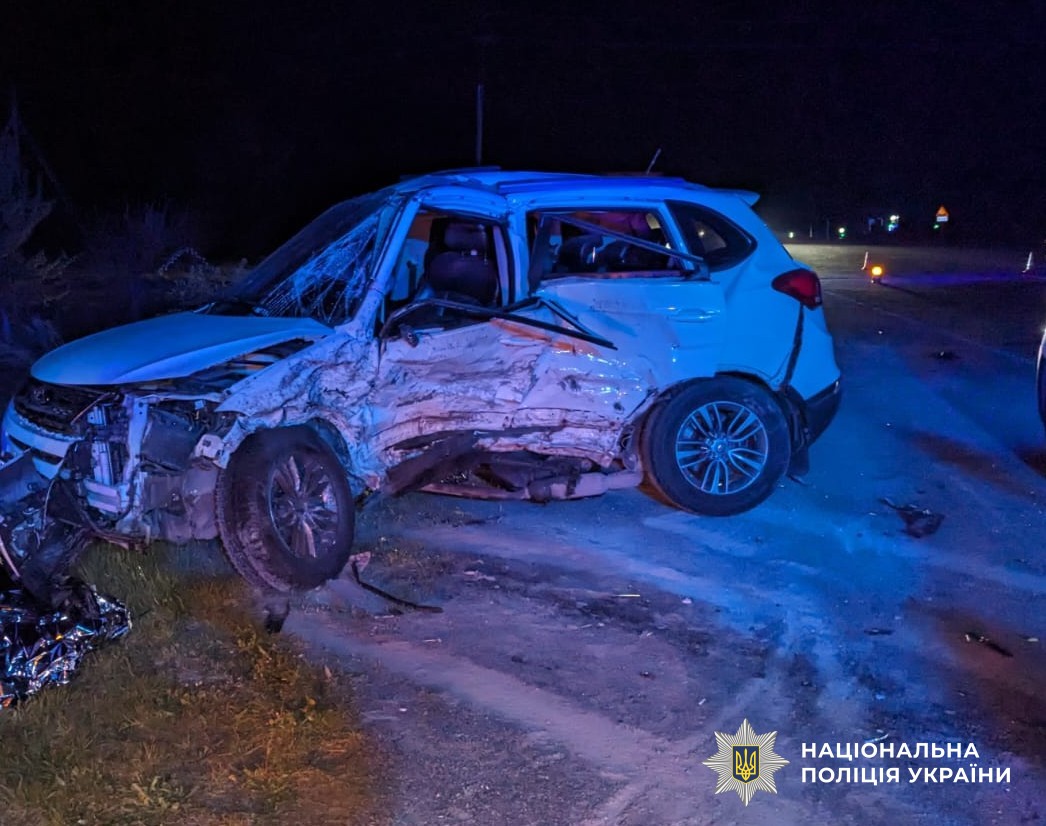 Пошкоджений автомобіль на місці ДТП