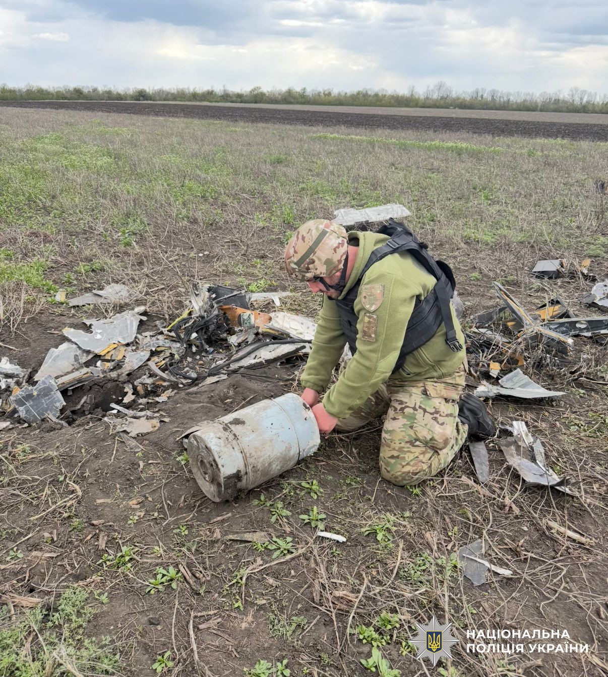 Вибухотехнік працює