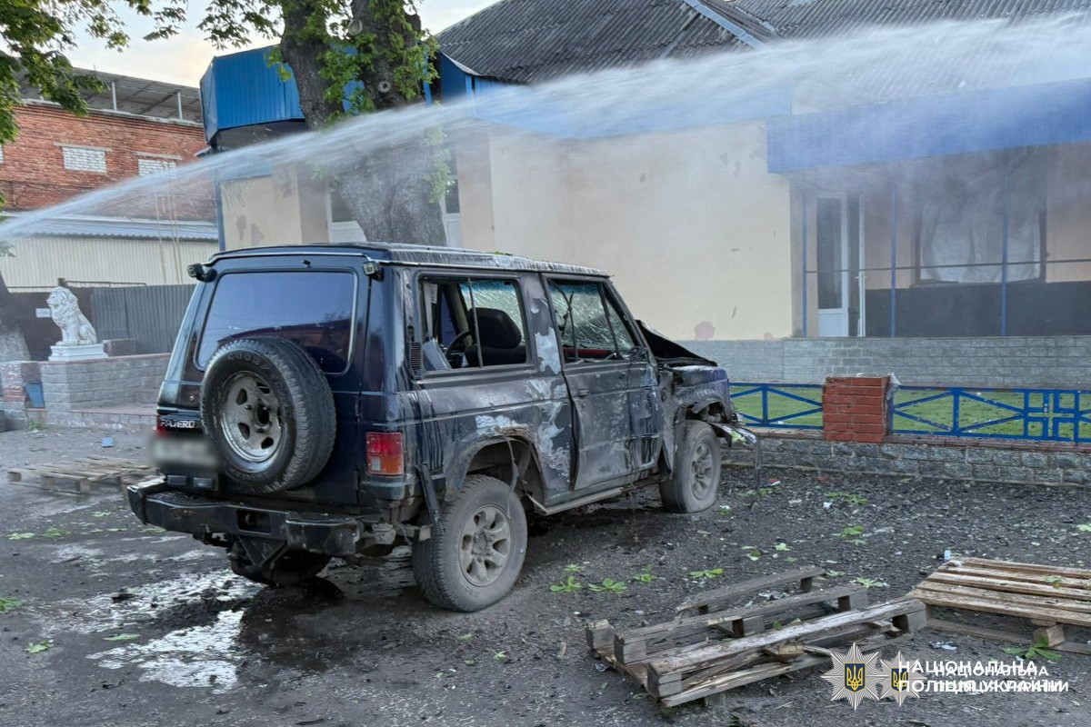 На Харківщині поліцейські задокументували наслідки воєнних злочинів, через які постраждала людина