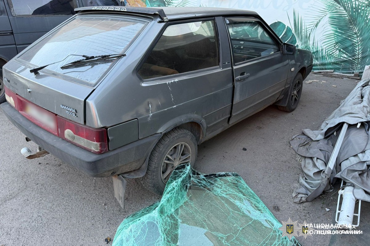 На Харківщині поліцейські задокументували наслідки воєнних злочинів, через які постраждала людина