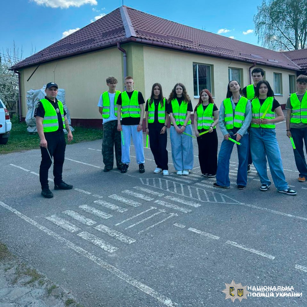 Засвітись у темряві: поліція Харківщини провела профілактичну зустріч зі школярами