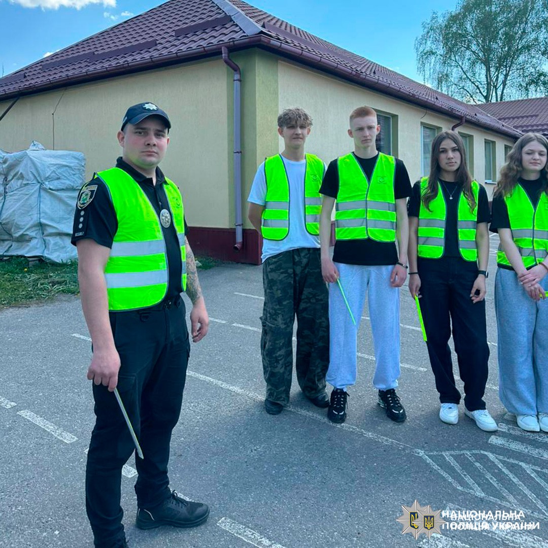 Засвітись у темряві: поліція Харківщини провела профілактичну зустріч зі школярами