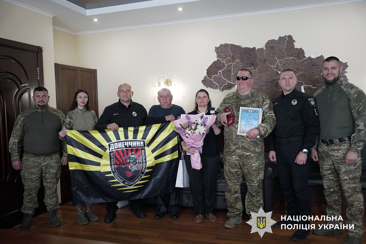 Нагородження поліцейського Донеччини Олександра Шестаки