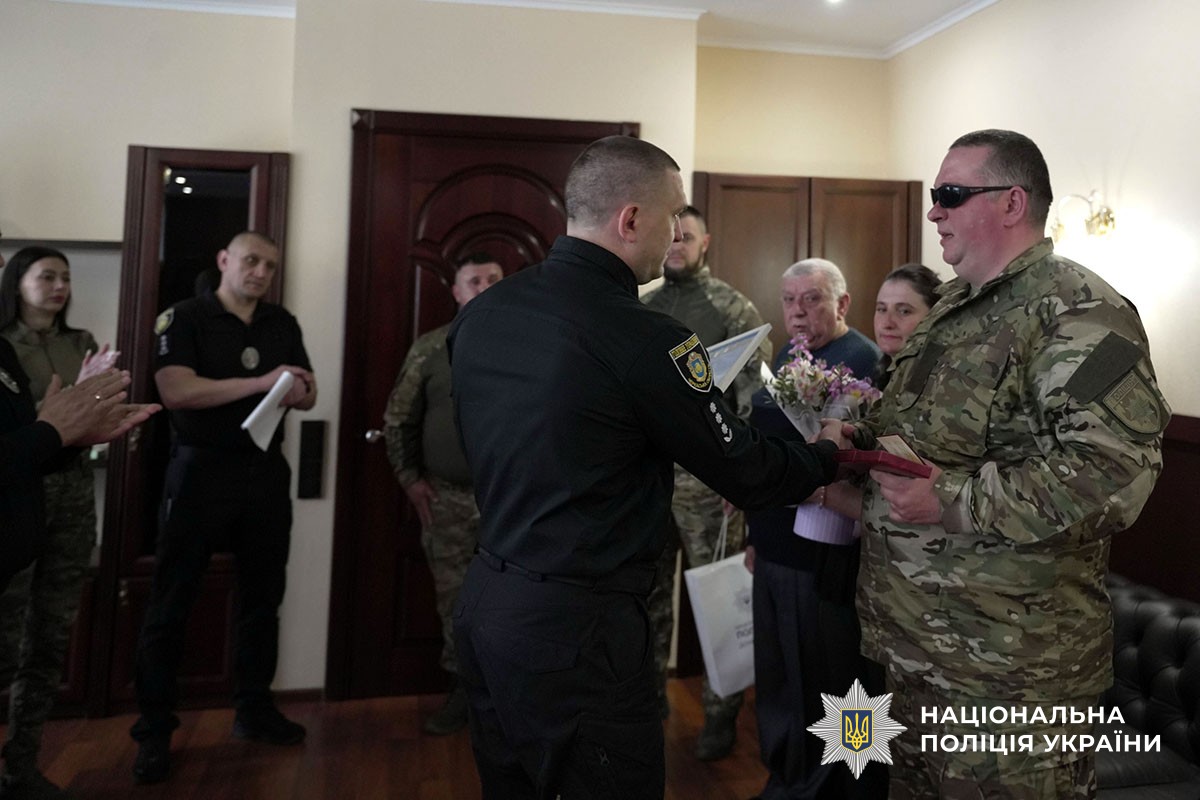 Нагородження поліцейського Донеччини Олександра Шестаки
