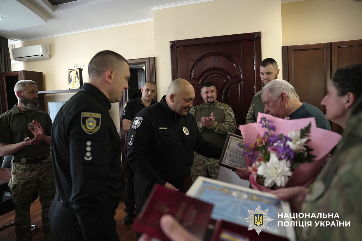 Нагородження поліцейського Донеччини Олександра Шестаки