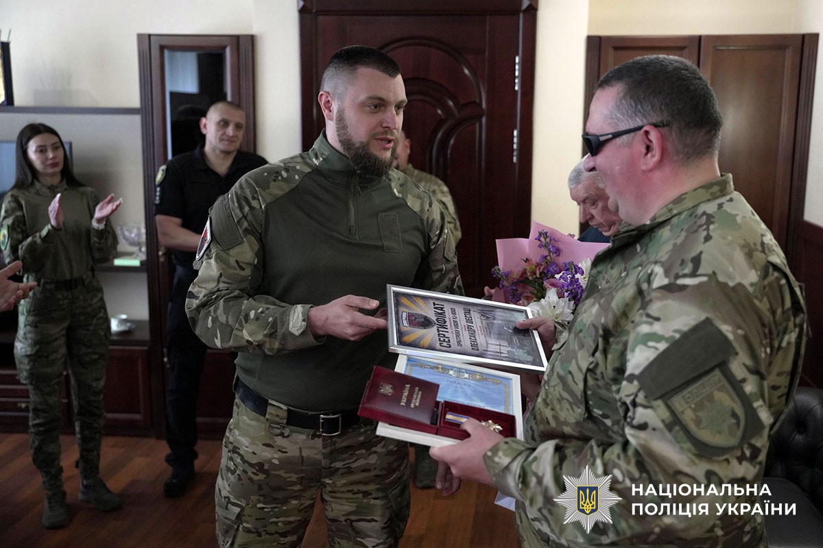 Нагородження поліцейського Донеччини Олександра Шестаки
