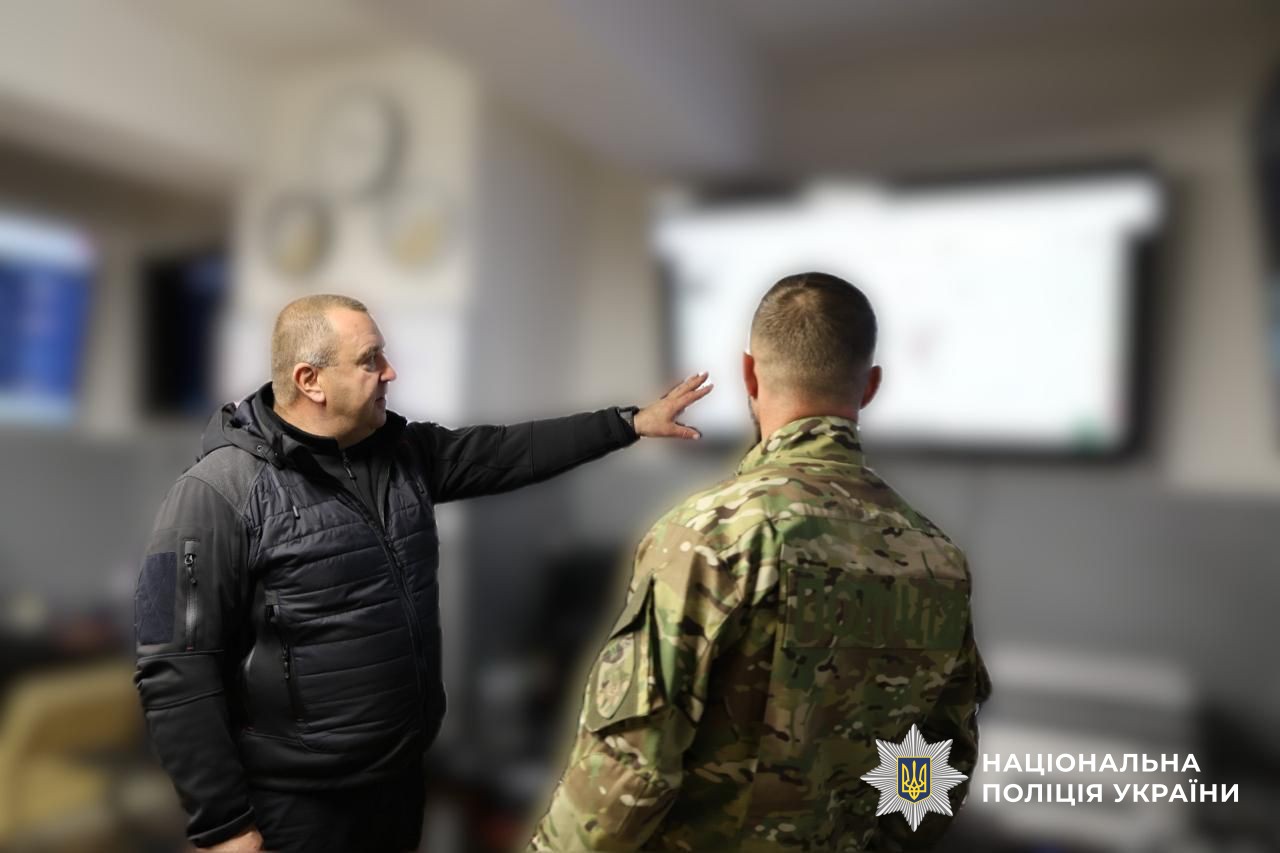 Керівник поліції працює