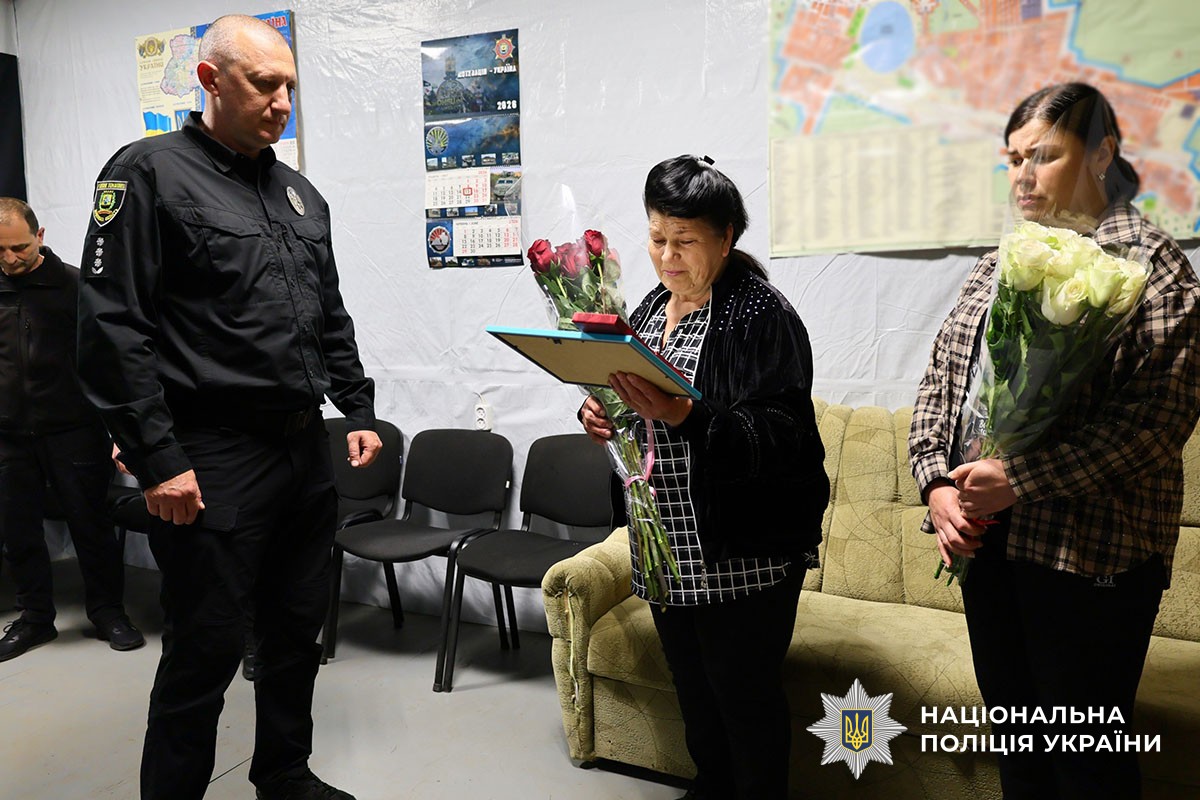 Родинам полеглих поліцейських Донеччини вручили державні нагороди