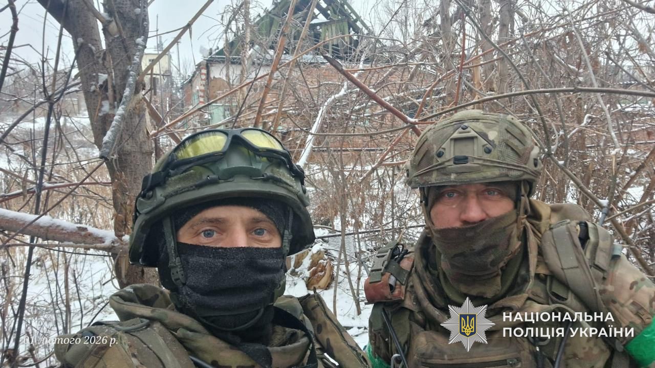 Микола Гряділь із побратимом у зоні виконання бойових завдань