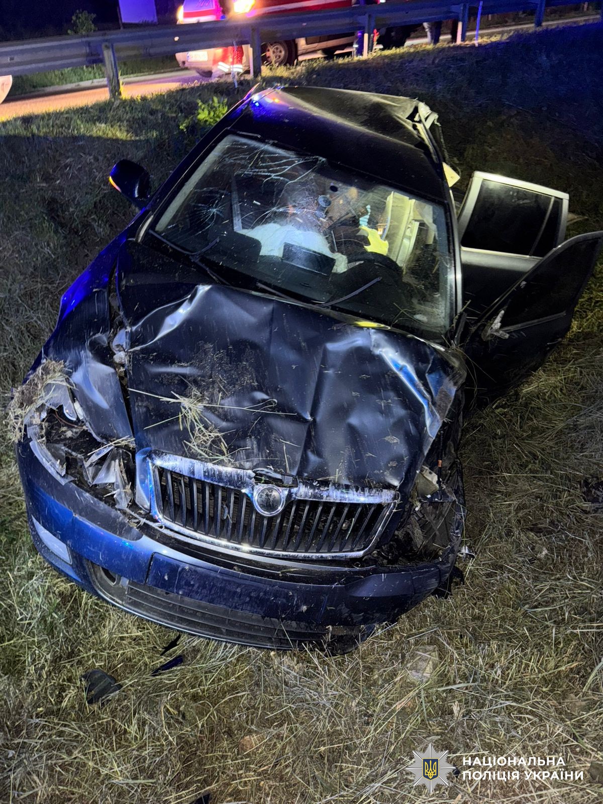 Пошкоджений автомобіль на місці ДТП
