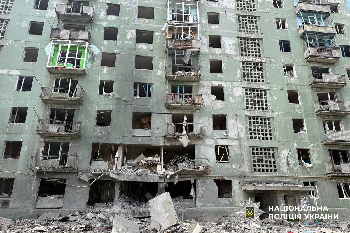 Зруйнована багатоповерїіівка
