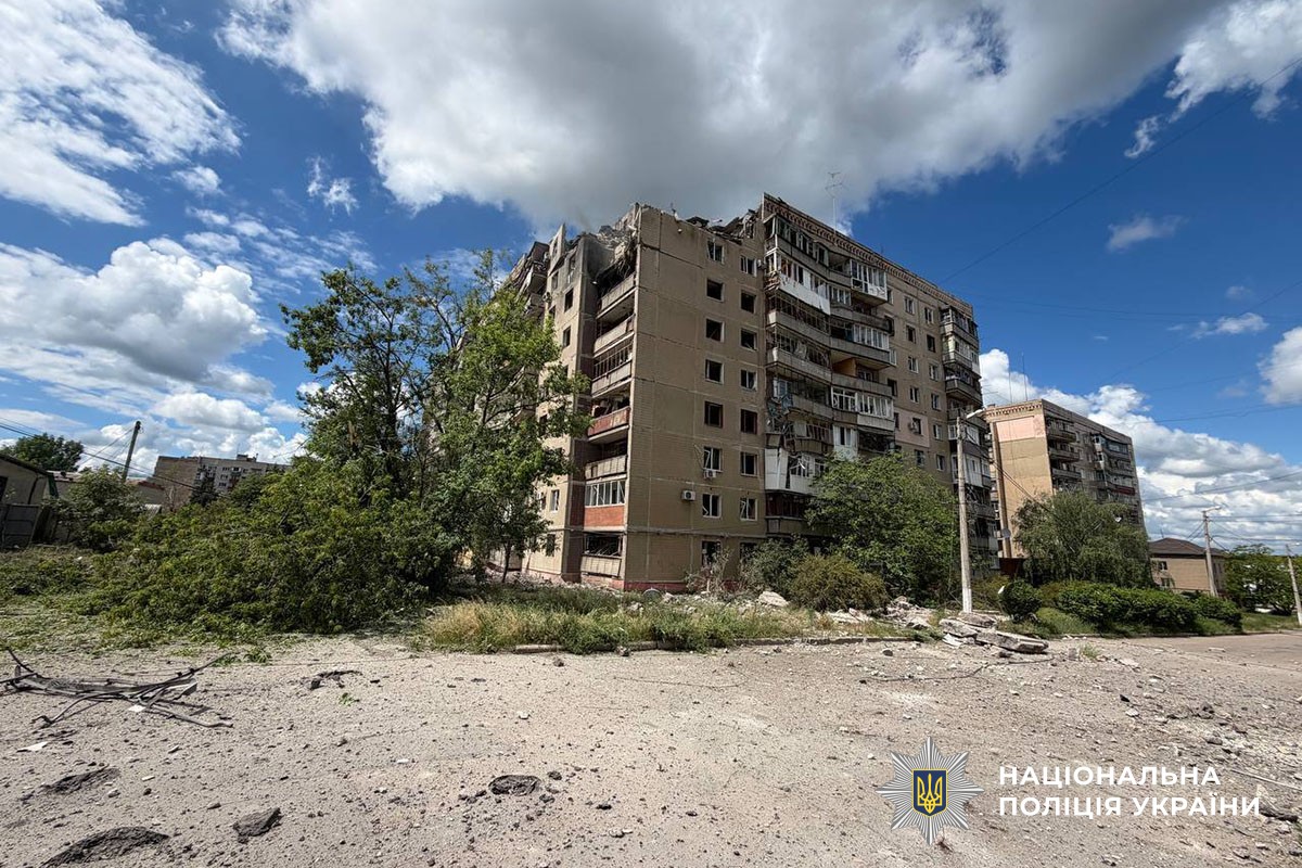 Зруйнована багатоповерїіівка