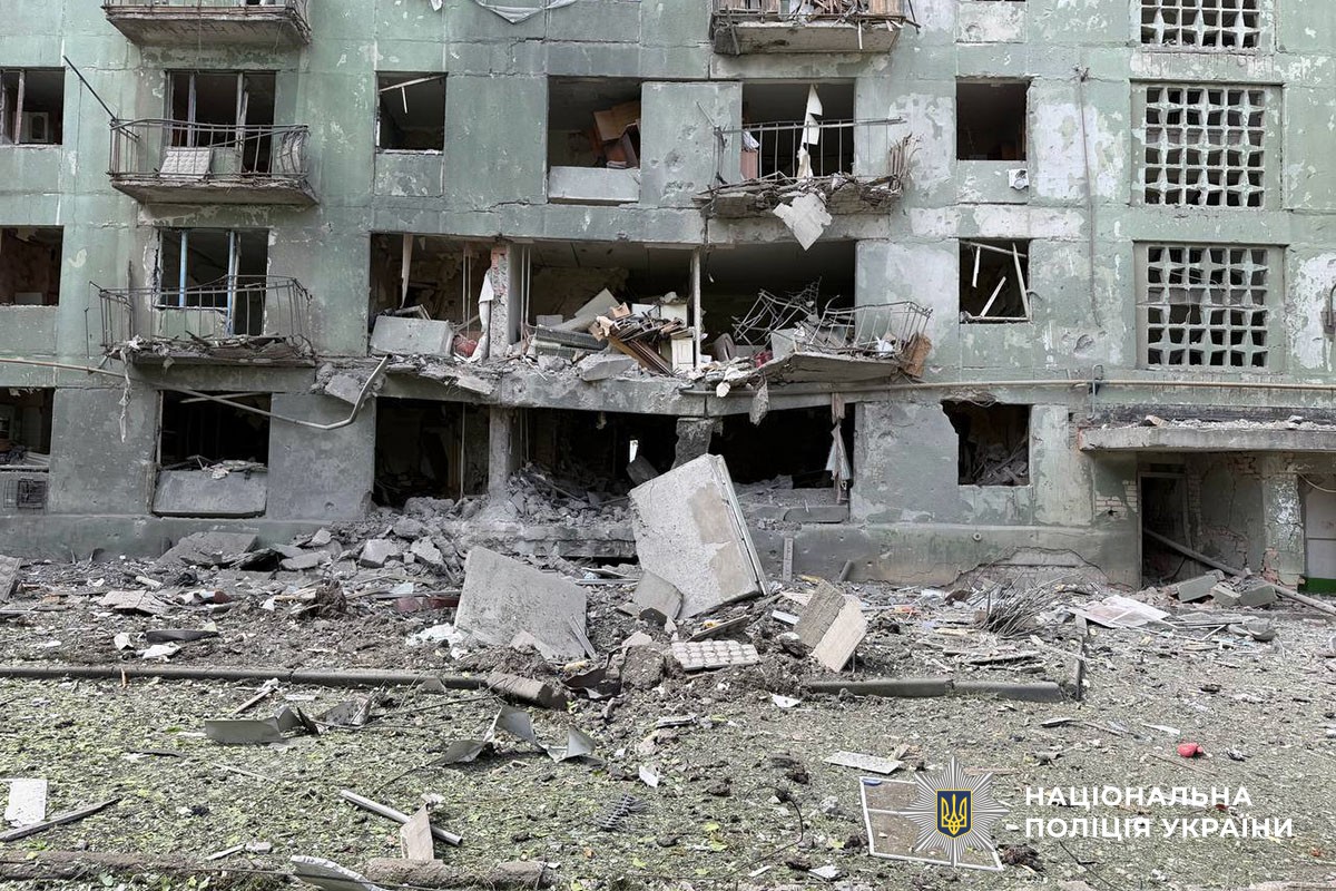 Зруйнована багатоповерїіівка