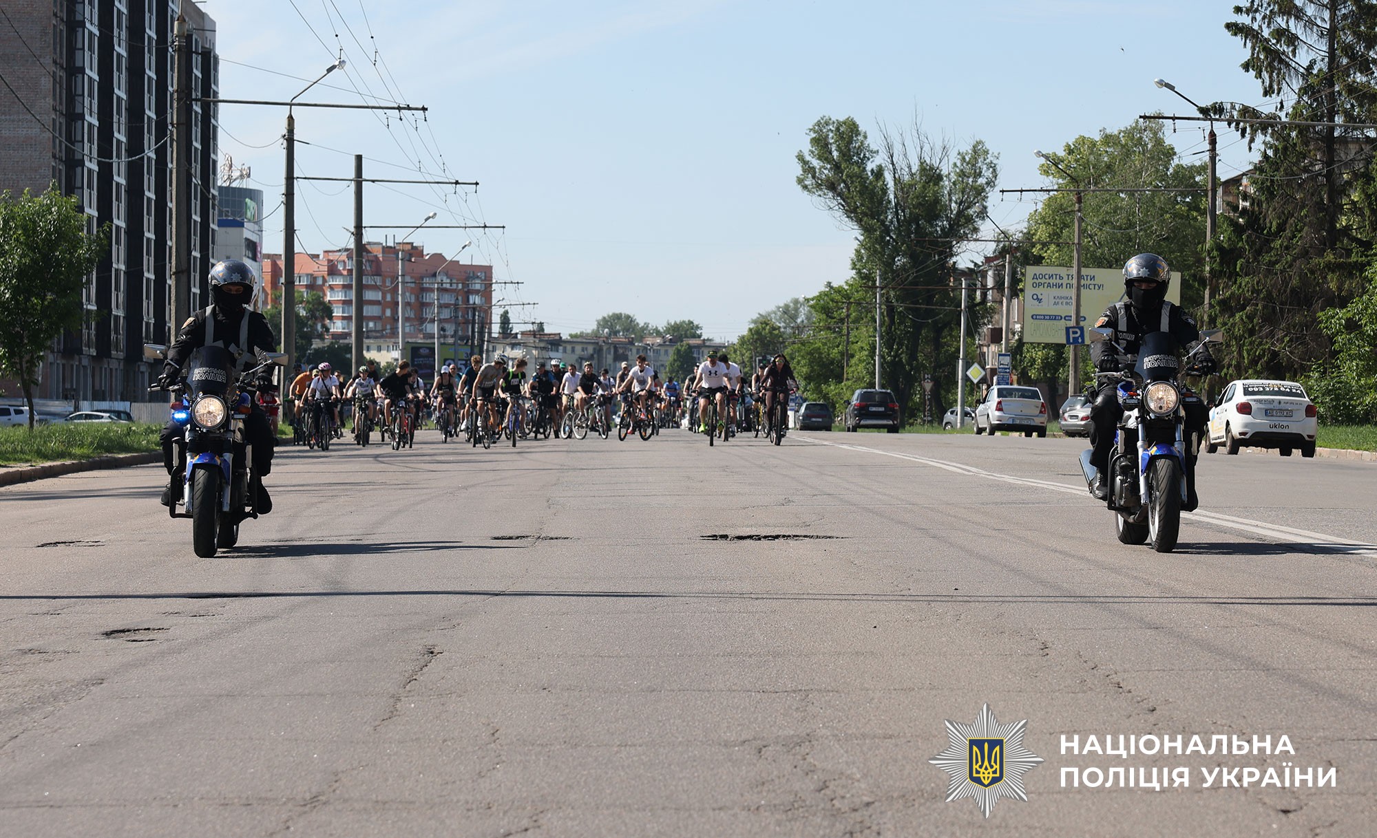 Підтримка ветеранів та ветеранок через спорт: поліцейські Полтавщини взяли участь у велозаїзді