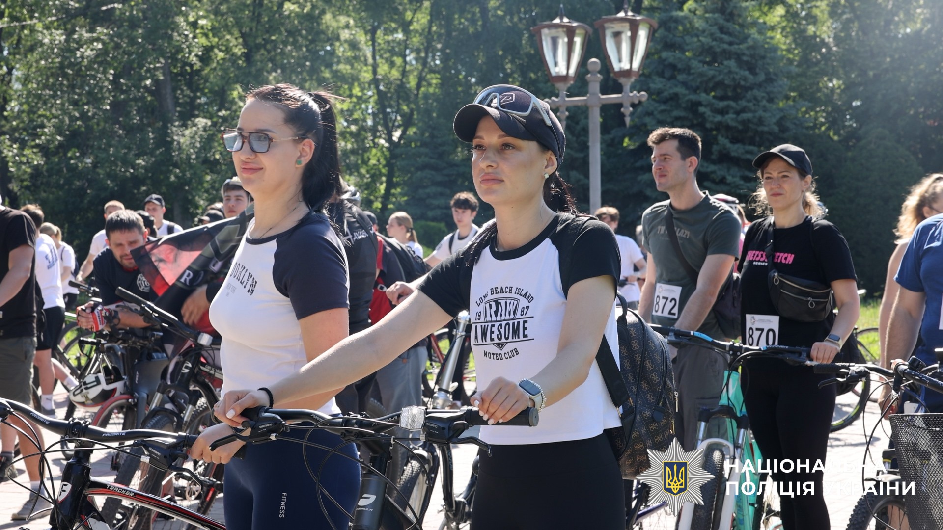 Підтримка ветеранів та ветеранок через спорт: поліцейські Полтавщини взяли участь у велозаїзді
