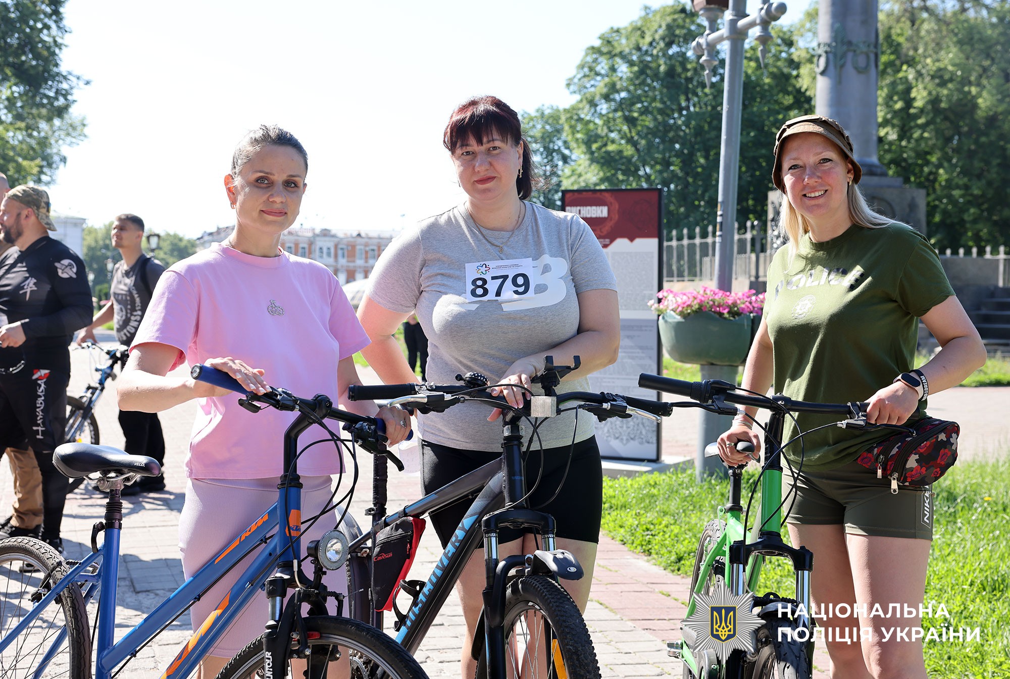 Підтримка ветеранів та ветеранок через спорт: поліцейські Полтавщини взяли участь у велозаїзді