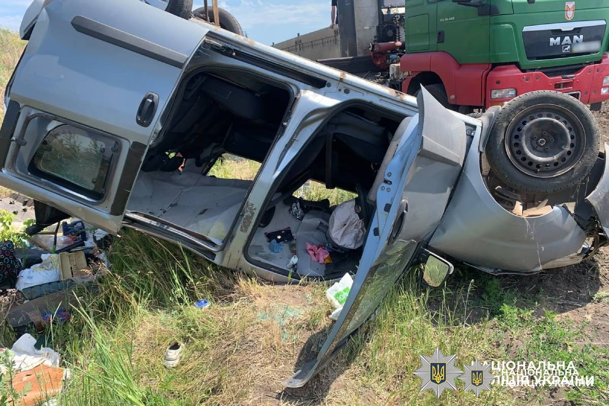 Загинула жінка-пасажир, постраждала дитина і водій: поліція Харківщини розслідує ДТП в Богодухівському районі