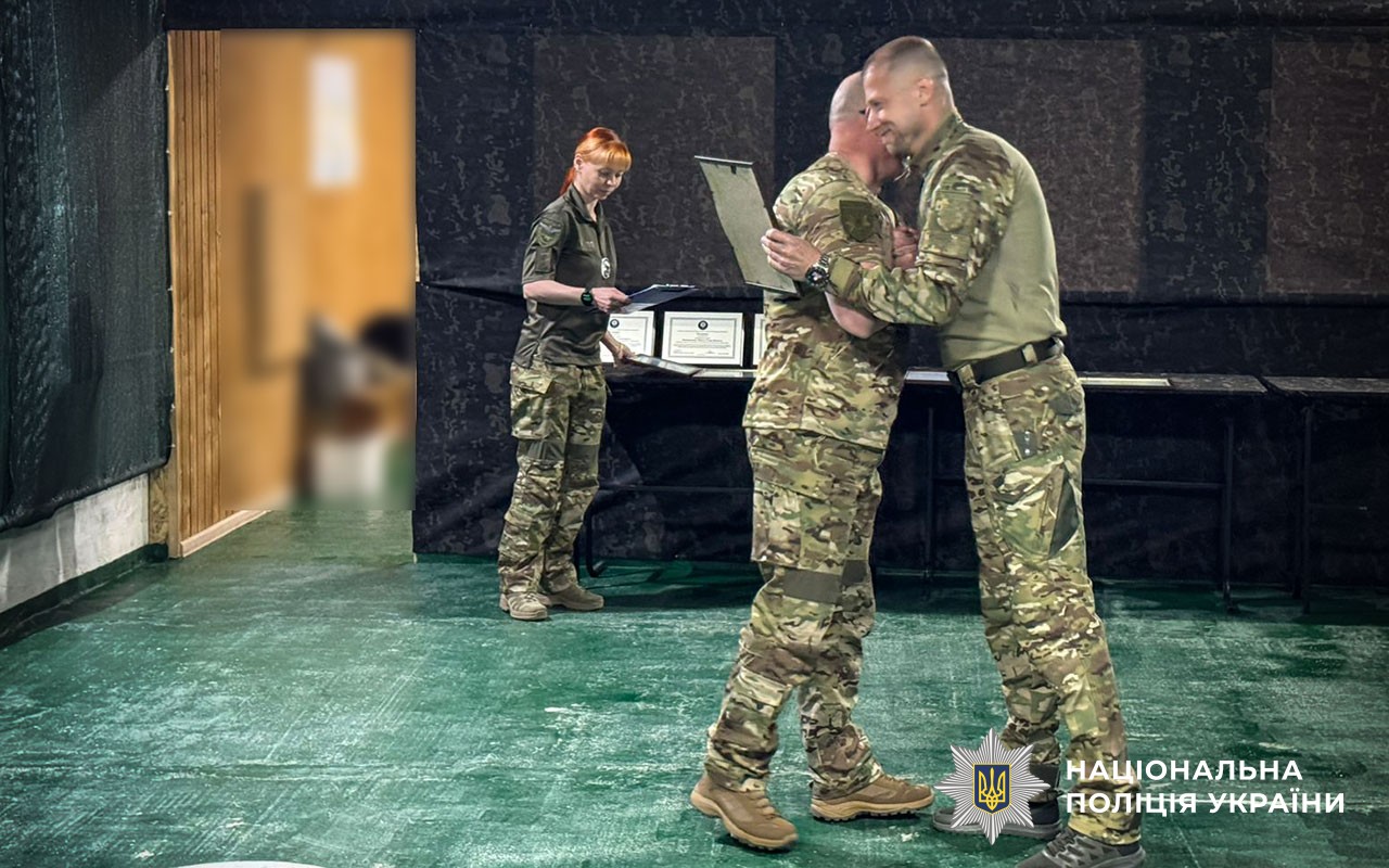 Бійців стрілецького батальйону поліції Полтавщини, які виконують бойові завдання на передовій, відзначили нагородами