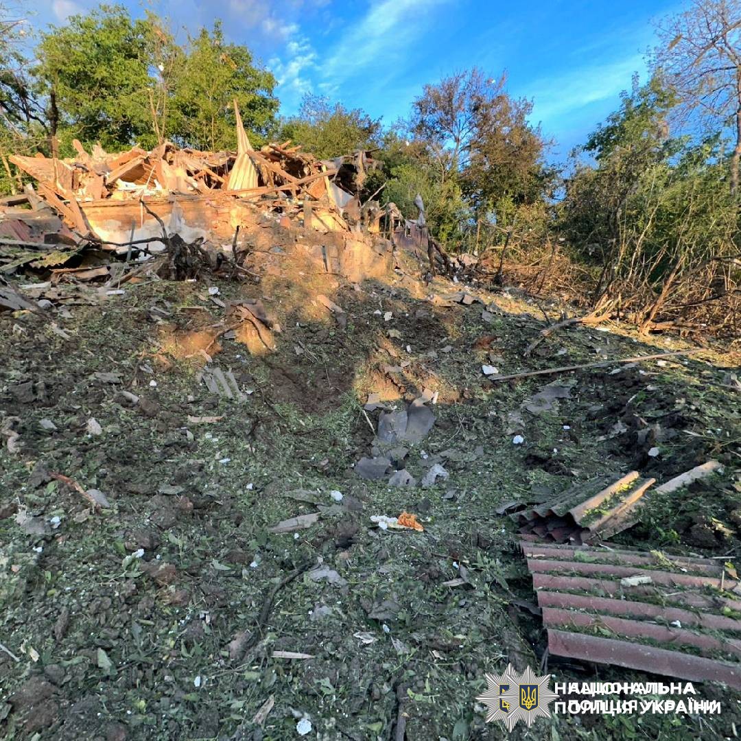 На фото зображені наслідки ворожого обстрілу