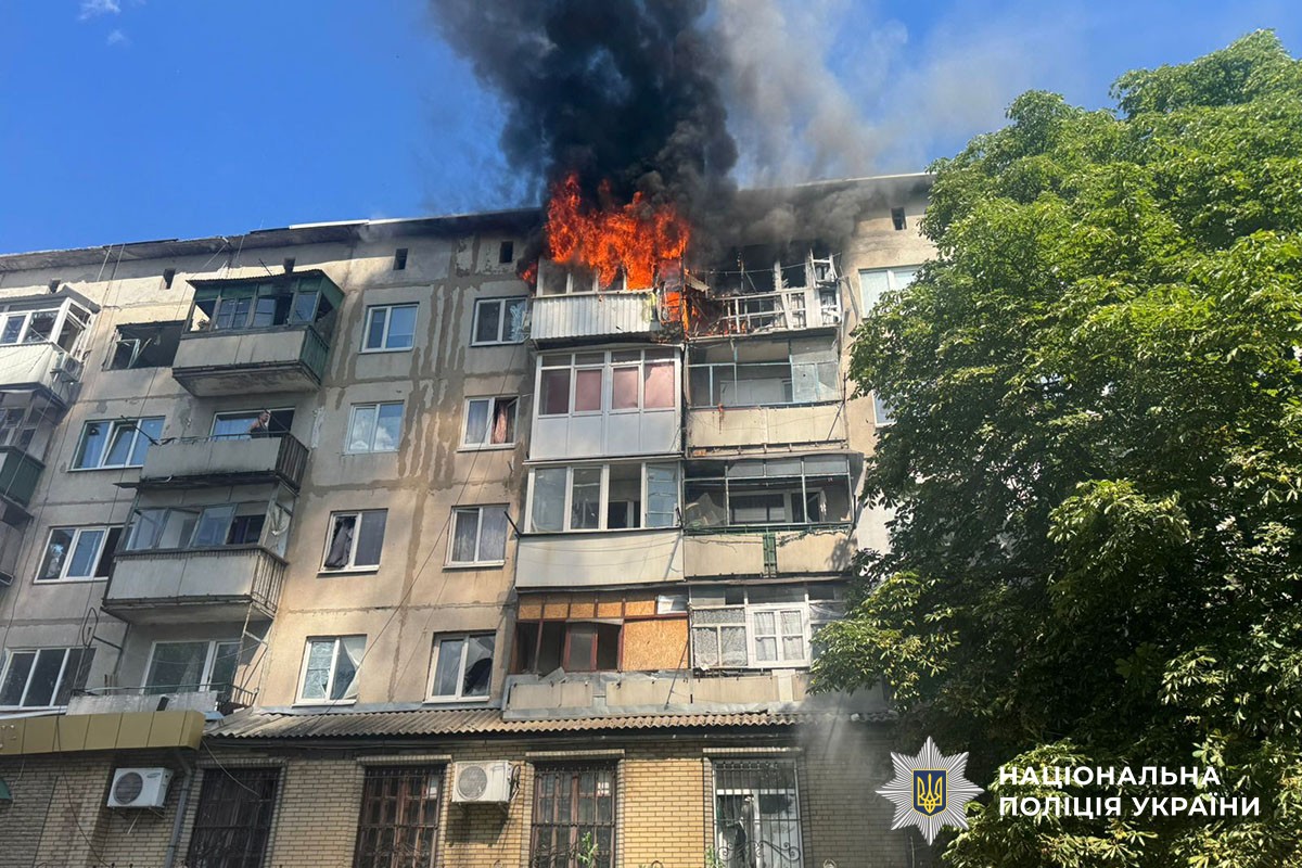 Горить багатоповерхіка