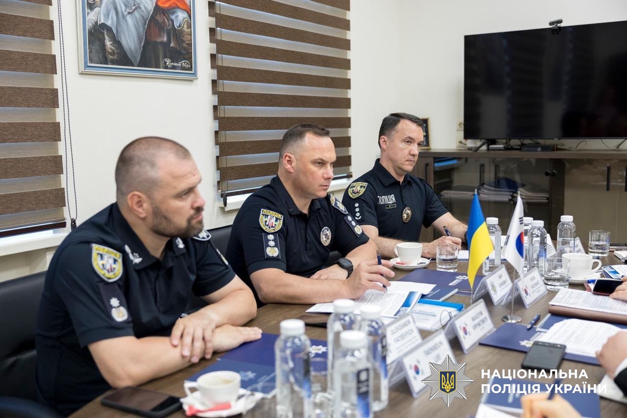 Республіка Корея передала Національній поліції України 60 пікапів для виконання службових завдань в умовах війни
