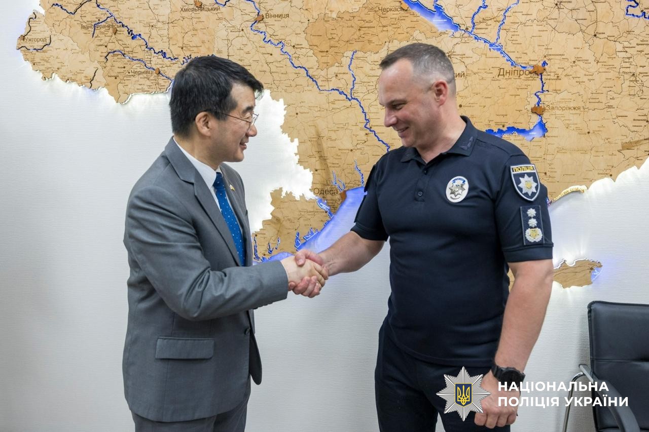 Республіка Корея передала Національній поліції України 60 пікапів для виконання службових завдань в умовах війни