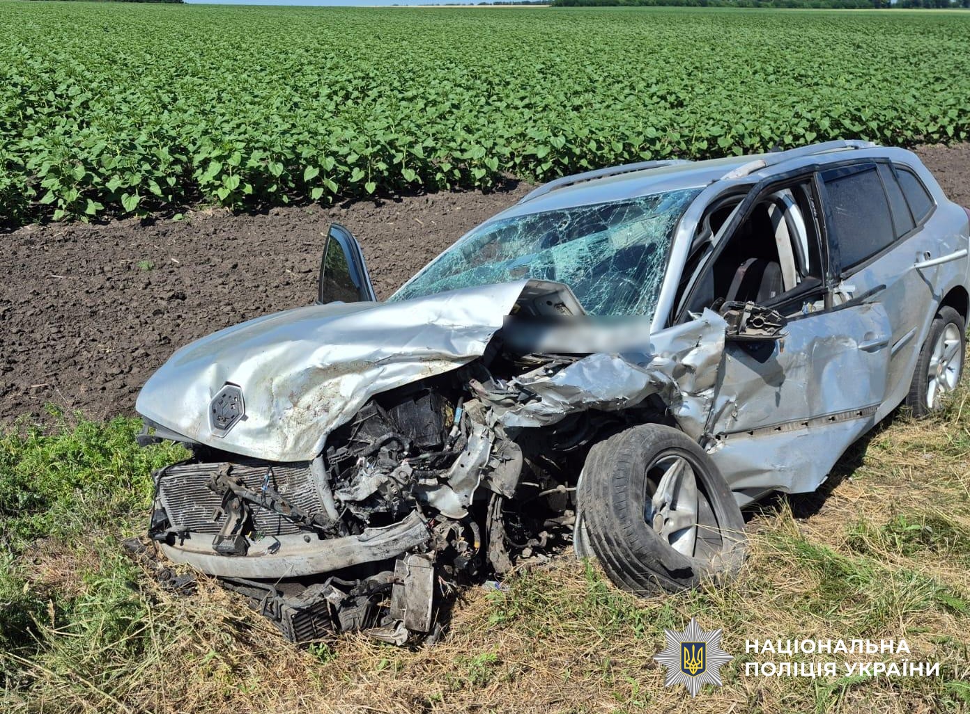 Пошкоджений автомобіль на місці ДТП