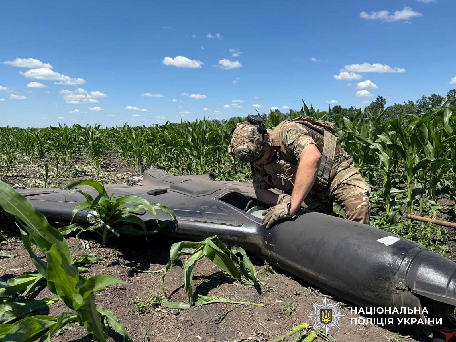Вибухотехнік працює