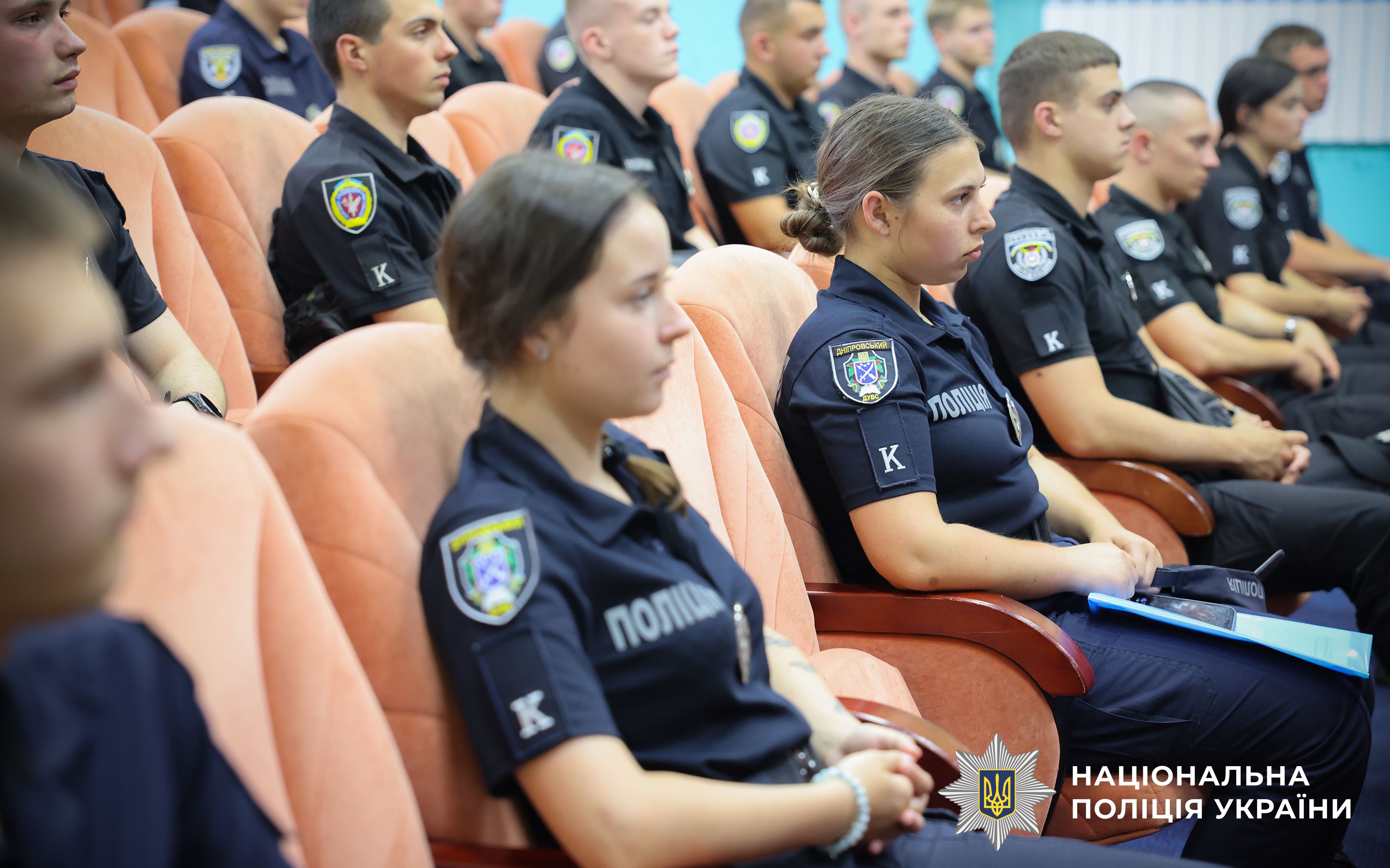 Курсанти слухають представників ГУНП