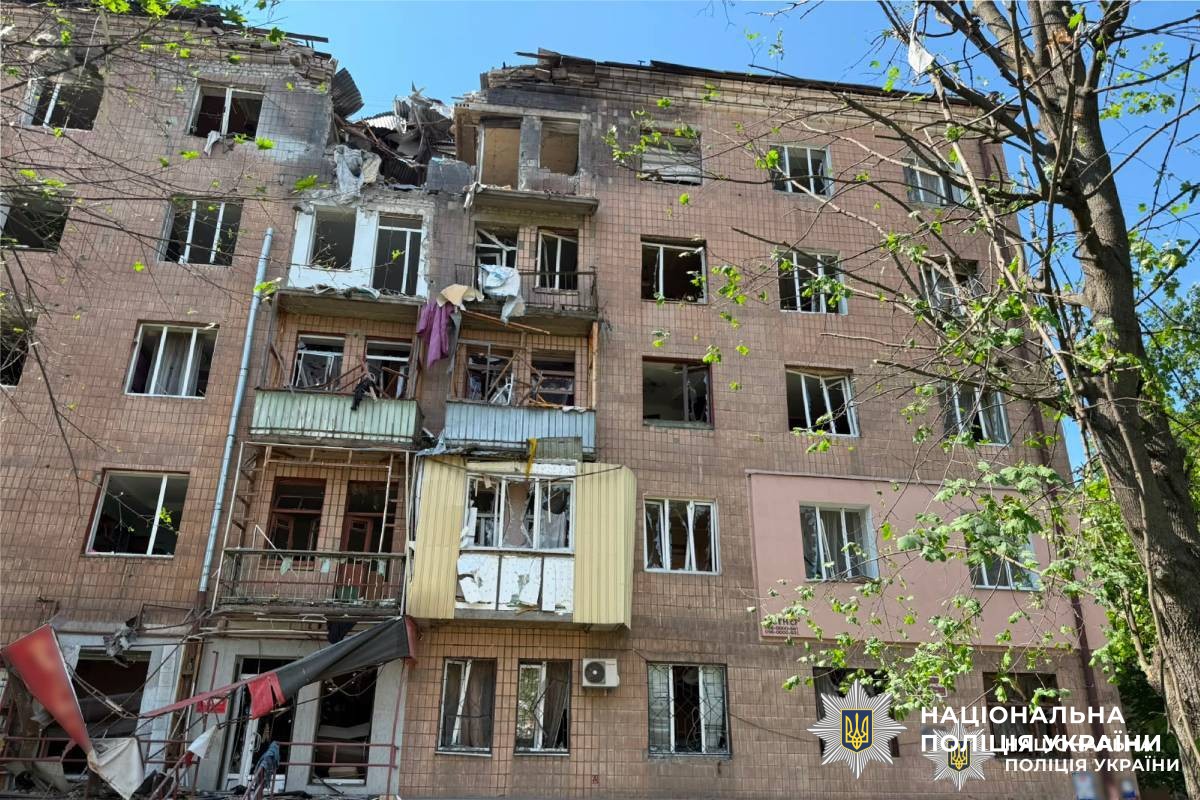 поліція працює на місцях ворожих обстрілів Харкова