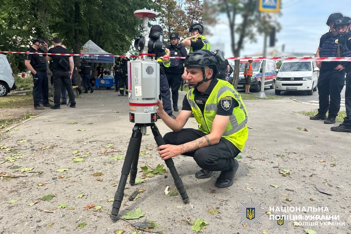поліція працює на місцях ворожих обстрілів Харкова