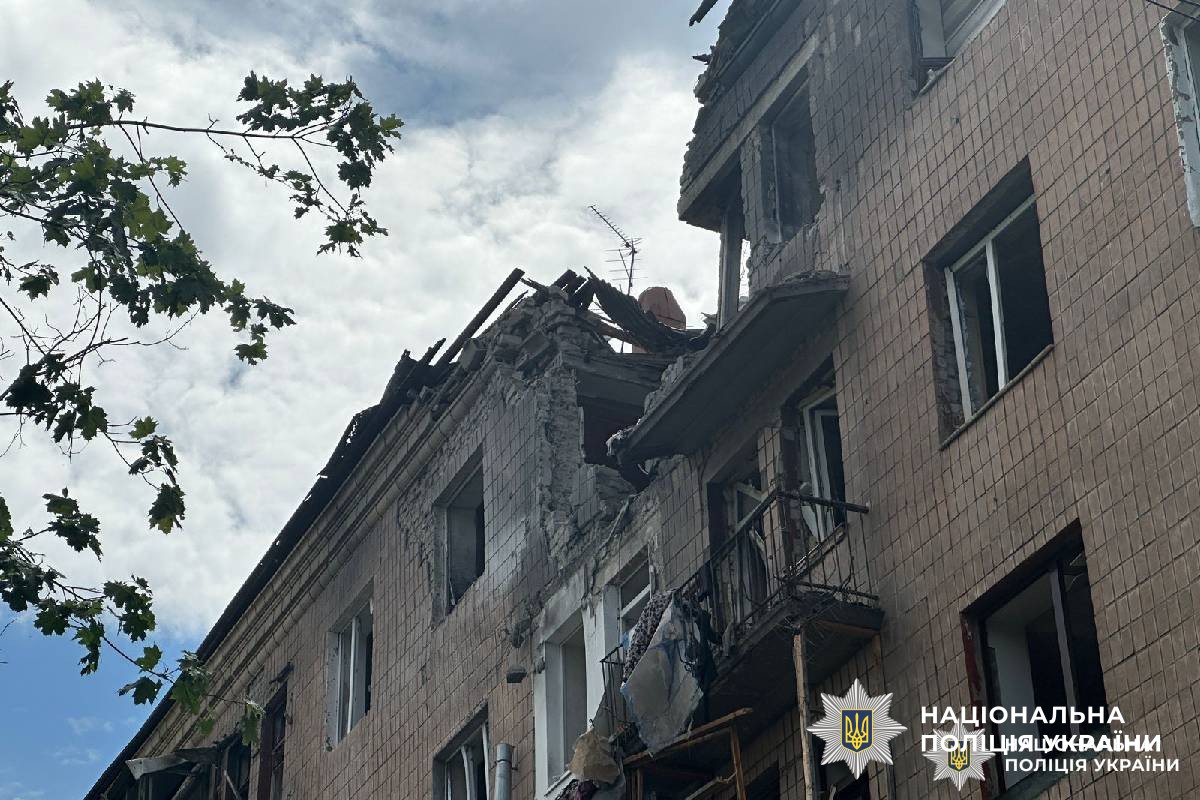 поліція працює на місцях ворожих обстрілів Харкова
