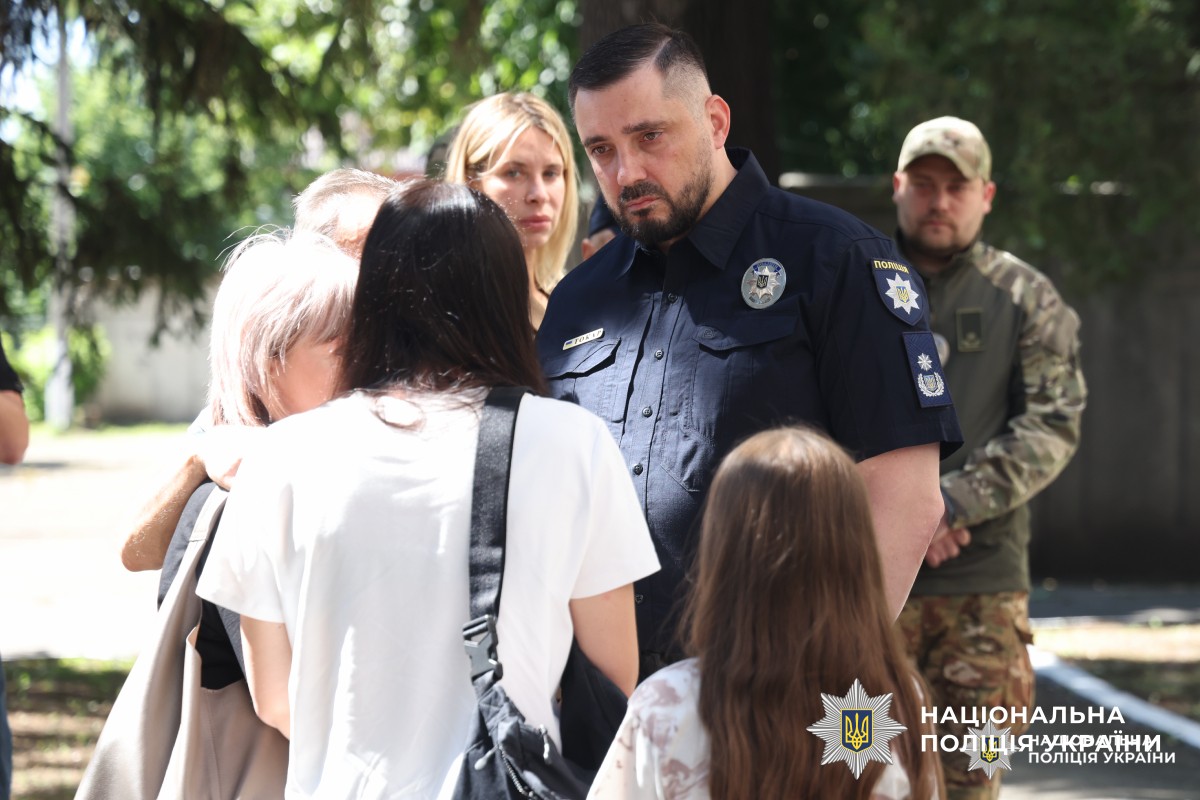Назавжди в строю: у Харкові відкрили меморіальну стелу поліцейському Денису Котляру