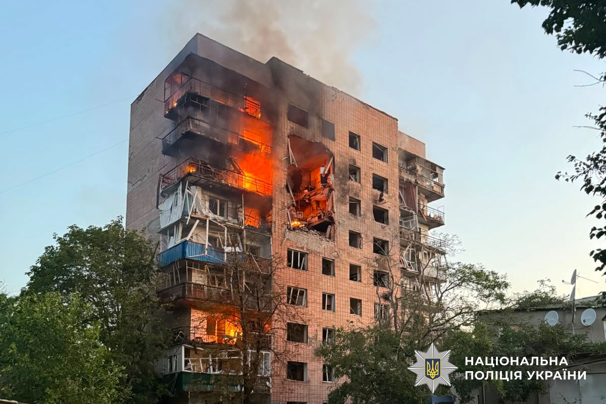 Горить багатоповерхівка