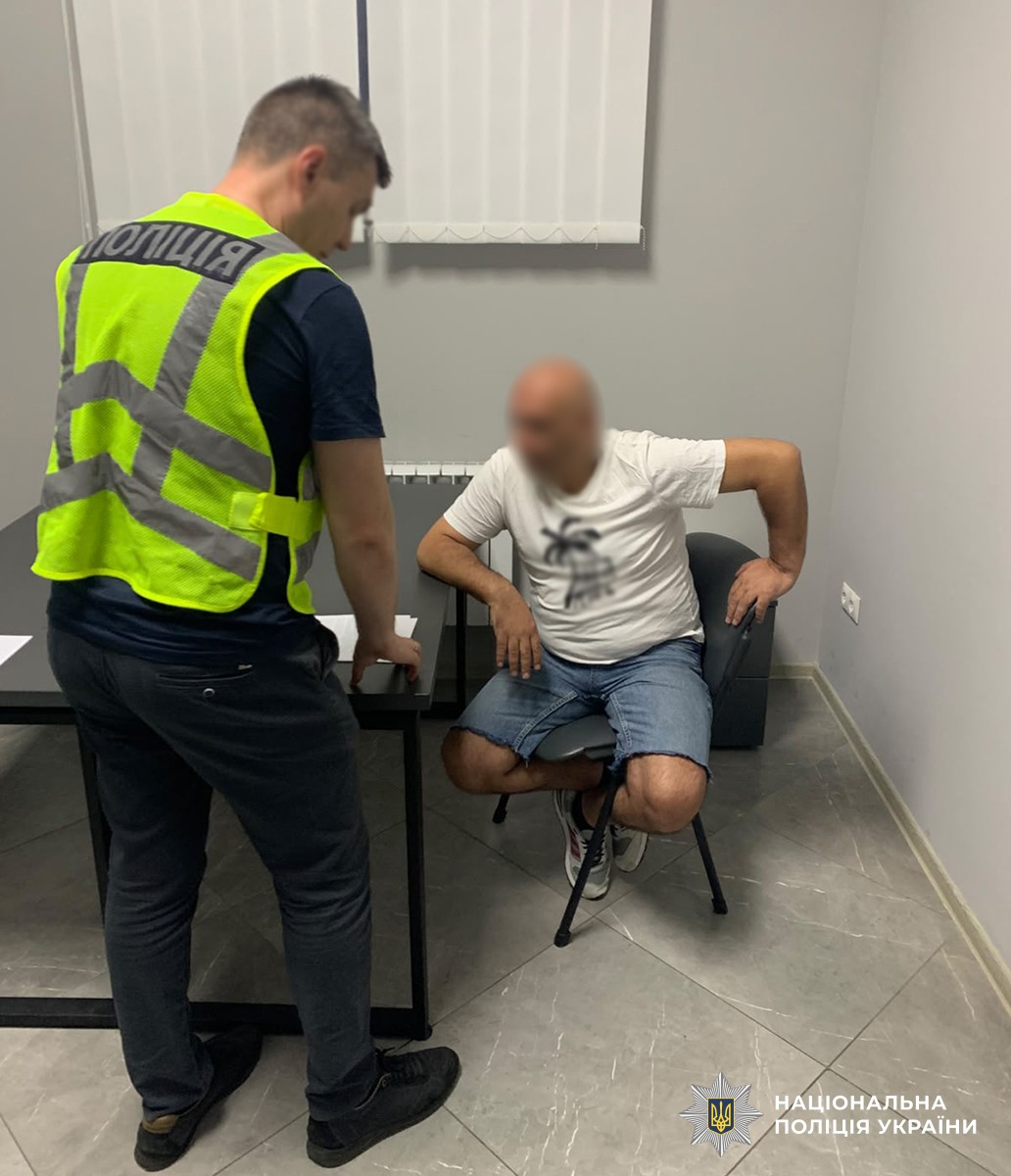 Понад 15 тонн спирту та втеча за кордон: у Житомирі перед судом постане останній учасник схеми з фальсифікованим алкоголем