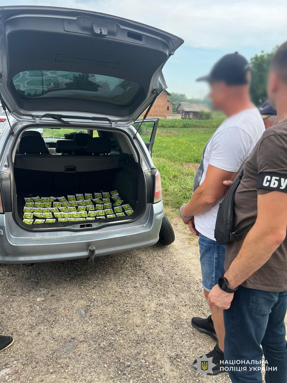 Фігурант – 49-річний житель міста Самбір налагодив схему незаконного переправлення військовозобов’язаних громадян через державний кордон України на територію Євросоюзу поза межами пунктів пропуску в період дії воєнного стану.