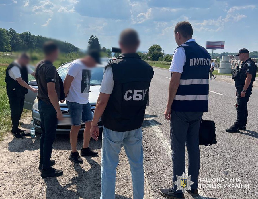 Фігурант – 49-річний житель міста Самбір налагодив схему незаконного переправлення військовозобов’язаних громадян через державний кордон України на територію Євросоюзу поза межами пунктів пропуску в період дії воєнного стану.