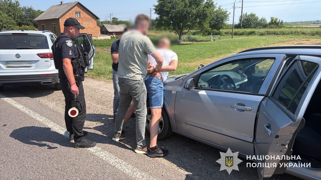 Фігурант – 49-річний житель міста Самбір налагодив схему незаконного переправлення військовозобов’язаних громадян через державний кордон України на територію Євросоюзу поза межами пунктів пропуску в період дії воєнного стану.