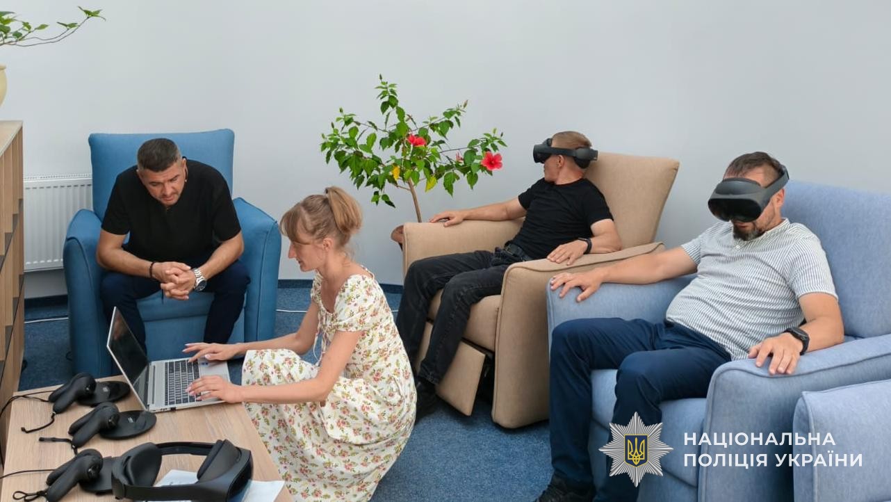 Служба в поліції щодня пов’язана з високим рівнем стресу, критичними ситуаціями та ризиком для життя, особливо в умовах сьогодення. Накопичена втома та важкий травматичний досвід часто призводять до професійного вигорання або розвитку посттравматичного стресового розладу, тому надання вчасної кваліфікованої психологічної допомоги сприяє збереженню психологічного благополуччя поліцейських.
