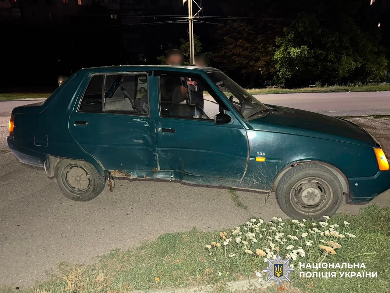 Пошкоджений автомобіль на місці ДТП