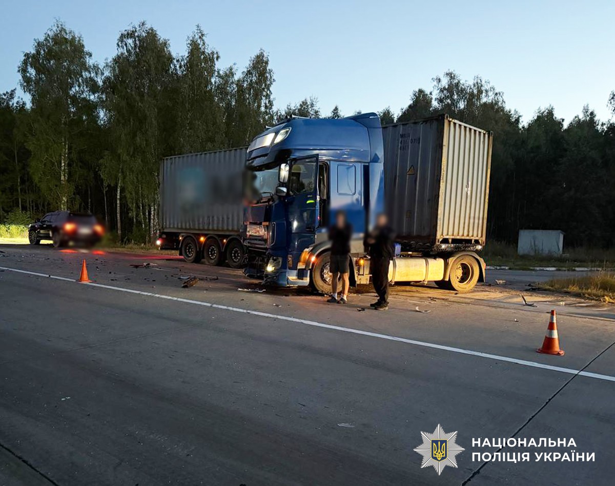 Смертельна ДТП на Коростенщині: Toyota зіткнулася з вантажівкою DAF, водій загинув